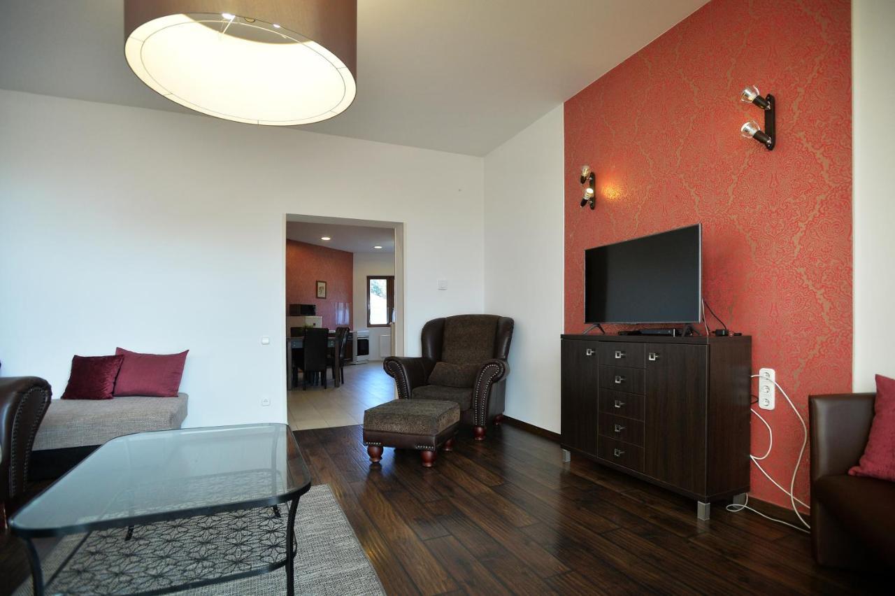 Corner Apartman Эгер Экстерьер фото