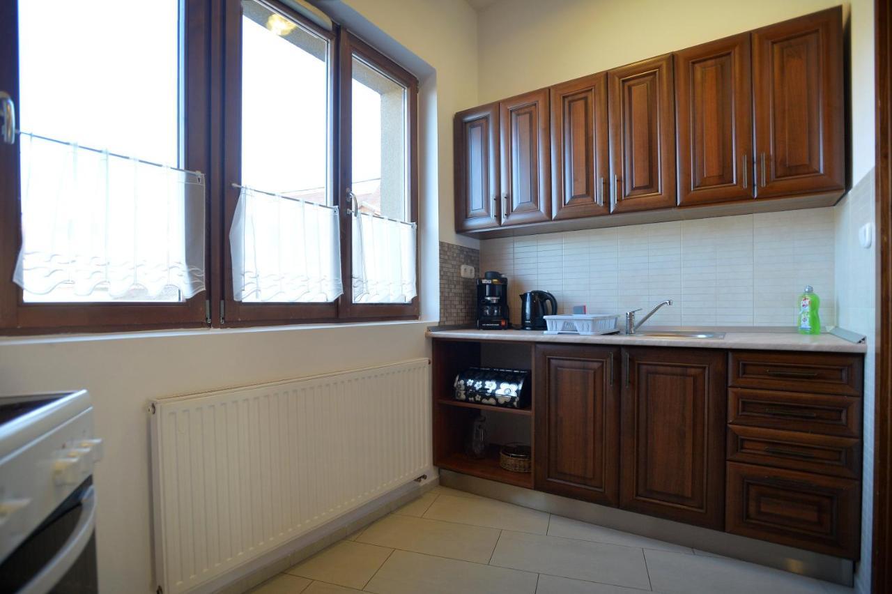 Corner Apartman Эгер Экстерьер фото
