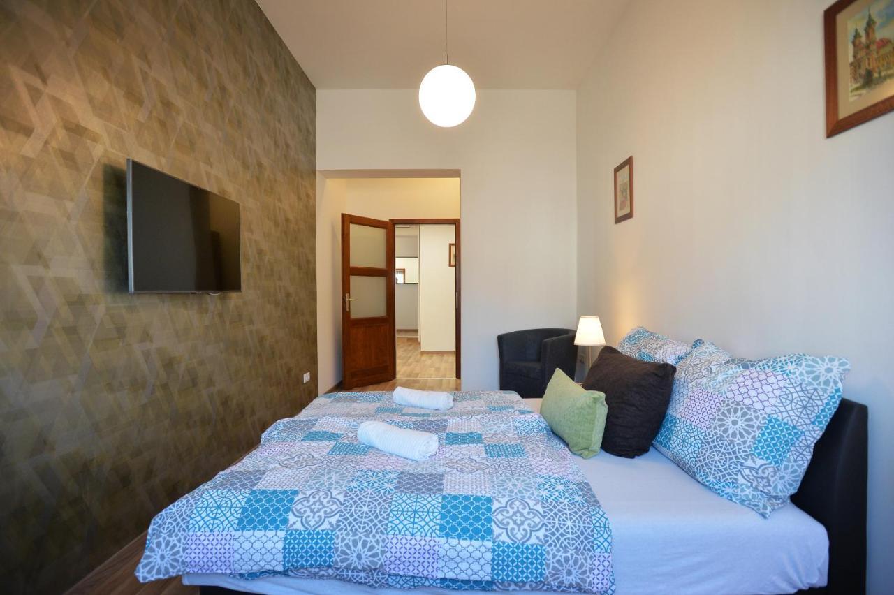 Corner Apartman Эгер Экстерьер фото