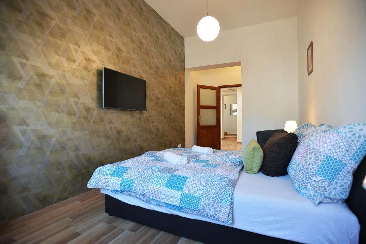 Corner Apartman Эгер Экстерьер фото