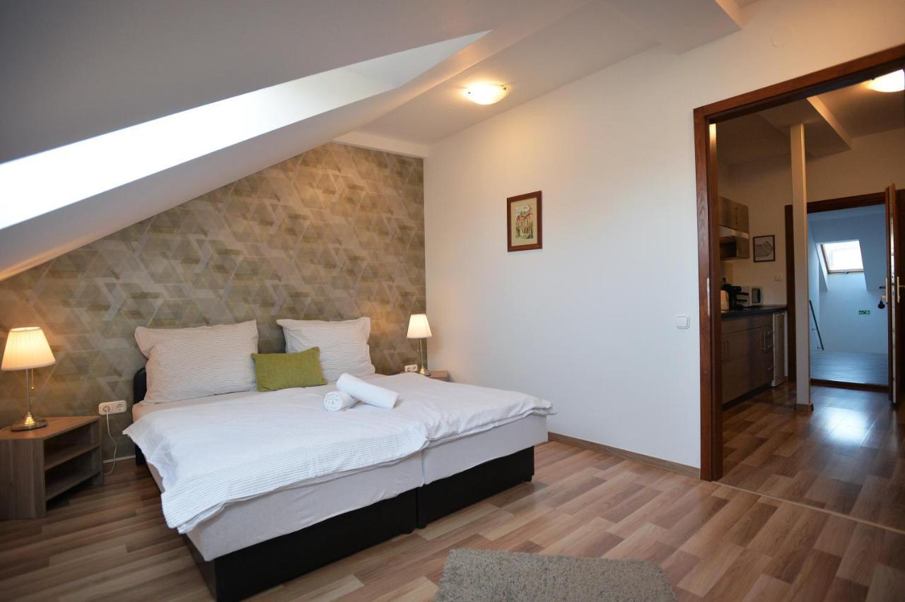 Corner Apartman Эгер Экстерьер фото