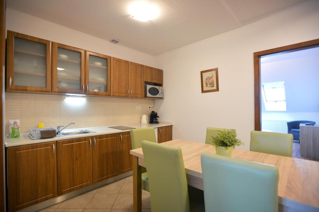 Corner Apartman Эгер Экстерьер фото