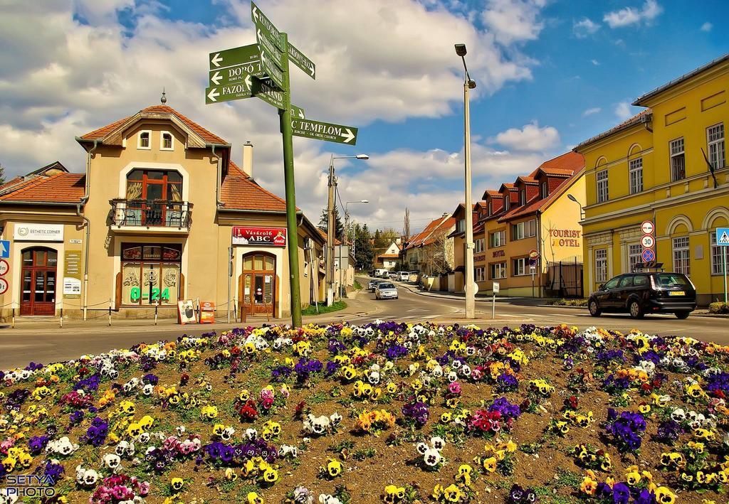 Corner Apartman Эгер Экстерьер фото